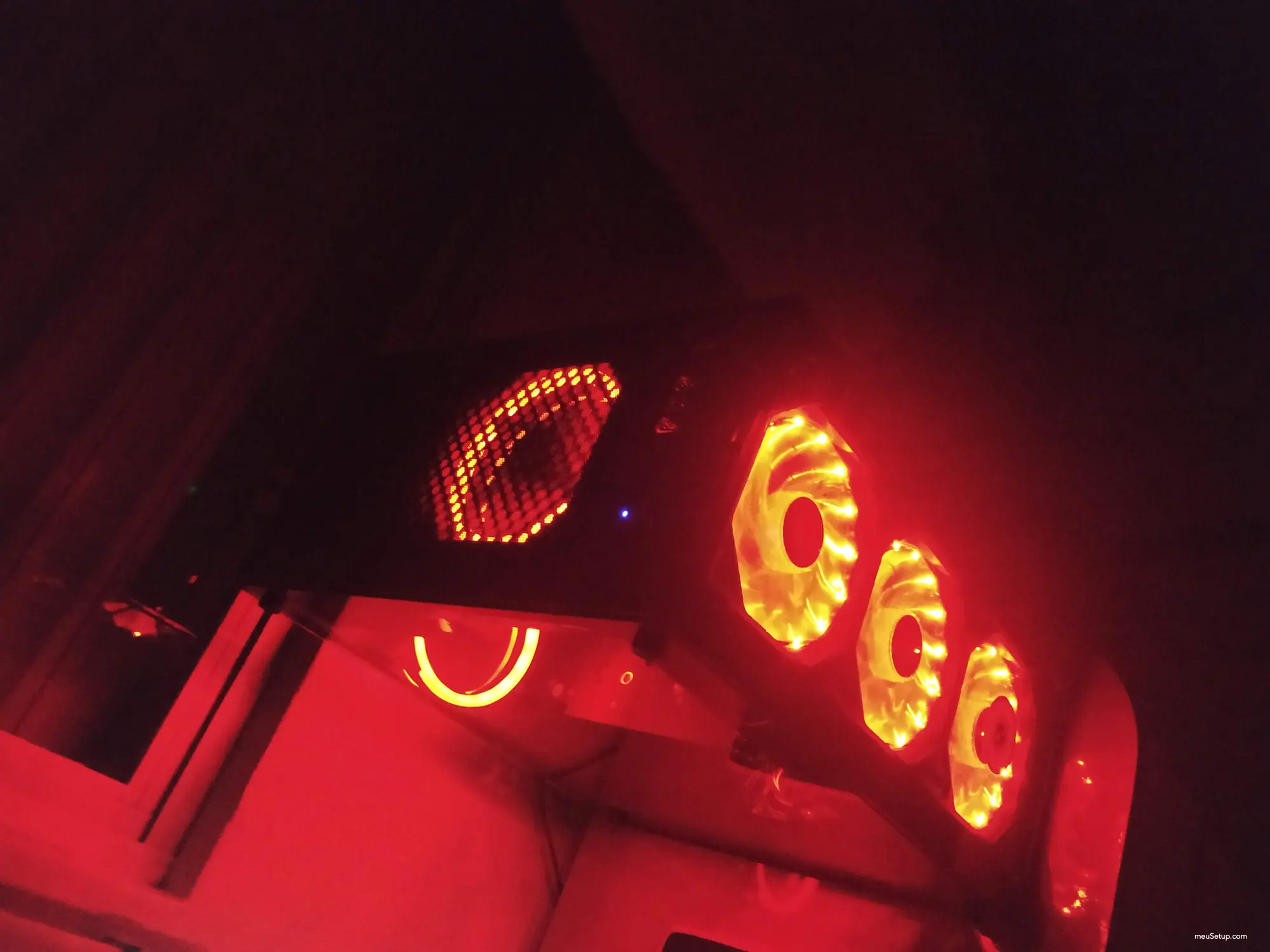 Dragao Negro de Olhos Vermelhos — foto 5